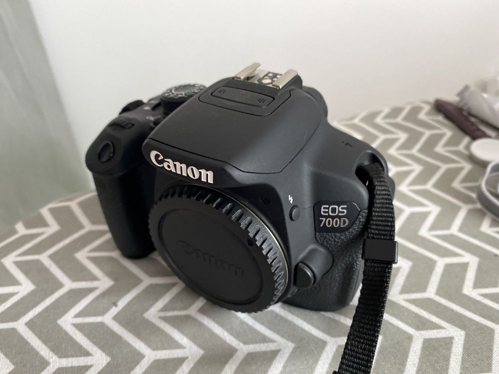 Canon 700D body schimb ipad sau iphone. Nu sony, nikon