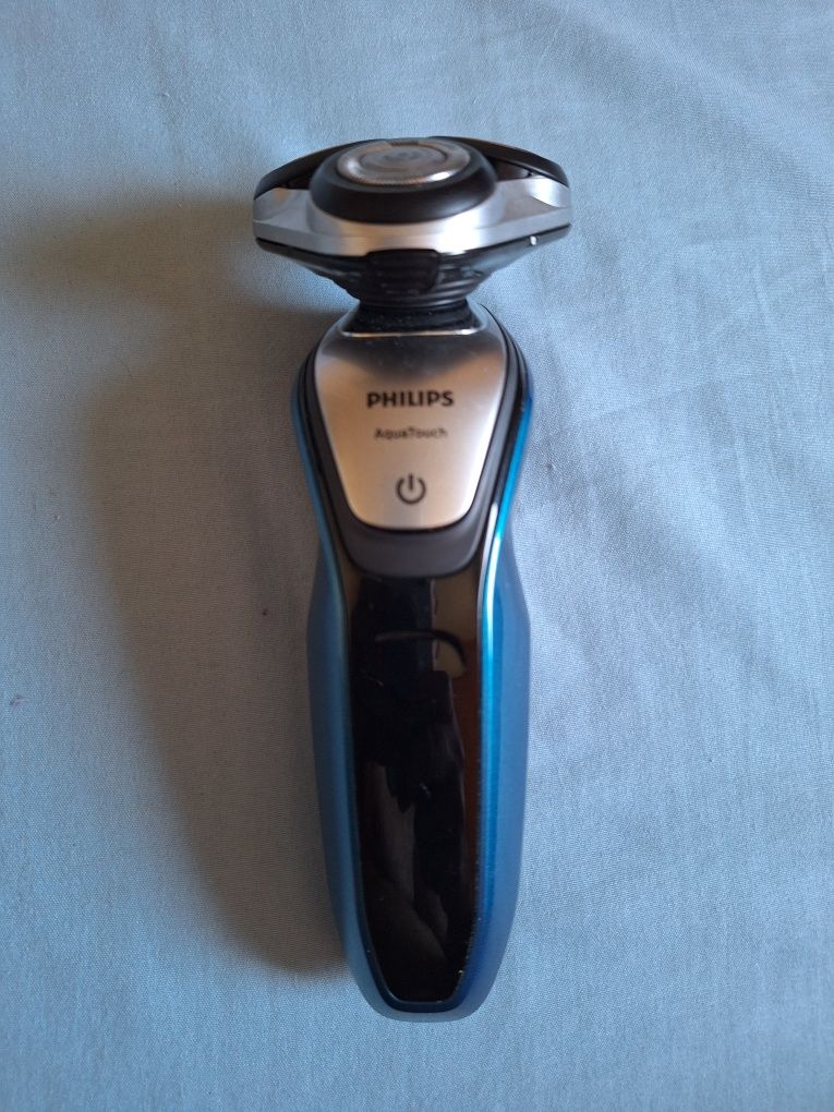 Vând Aparat de bărbierit Philips electric umed şi uscat S5420/06
