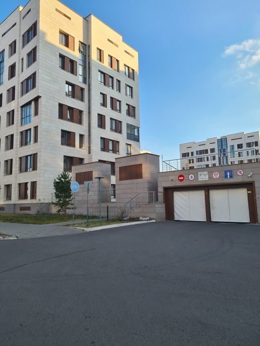 Паркинг в районе новой Меги