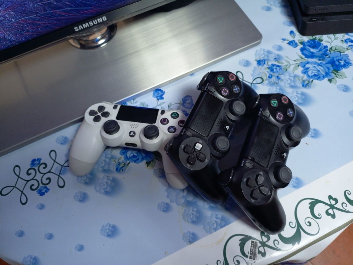 Продам ps4 slim  PlayStatio