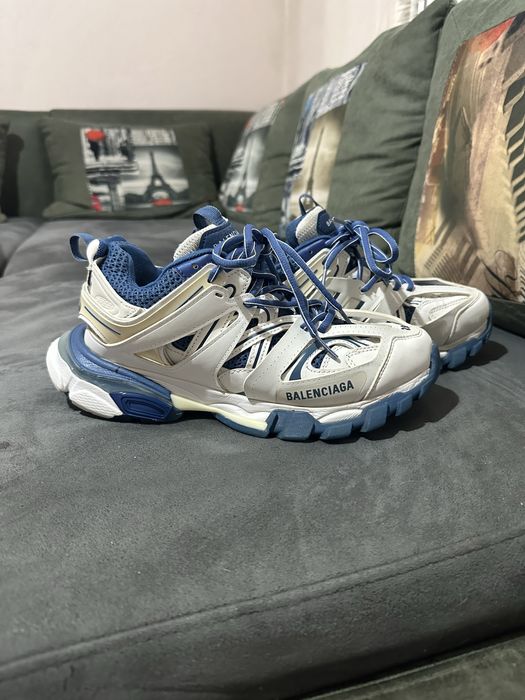 Balenciaga trak