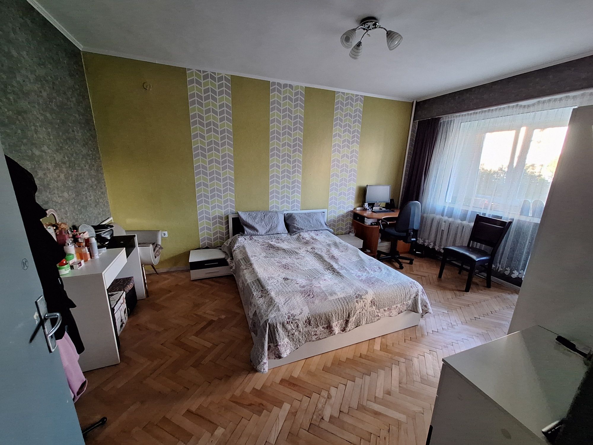 Продава се от собственик 2-стаен (преустроен в 3-стаен)
