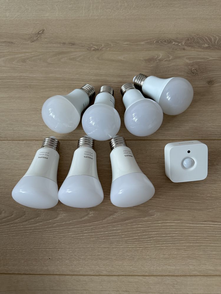 Lampa LED RGB inteligenta Philips Iris Hue + 3 becuri RGB