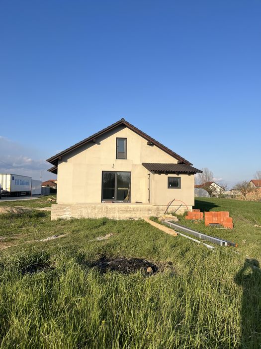 Casa de vanzare semifinisata in CHERIU com OSORHEI