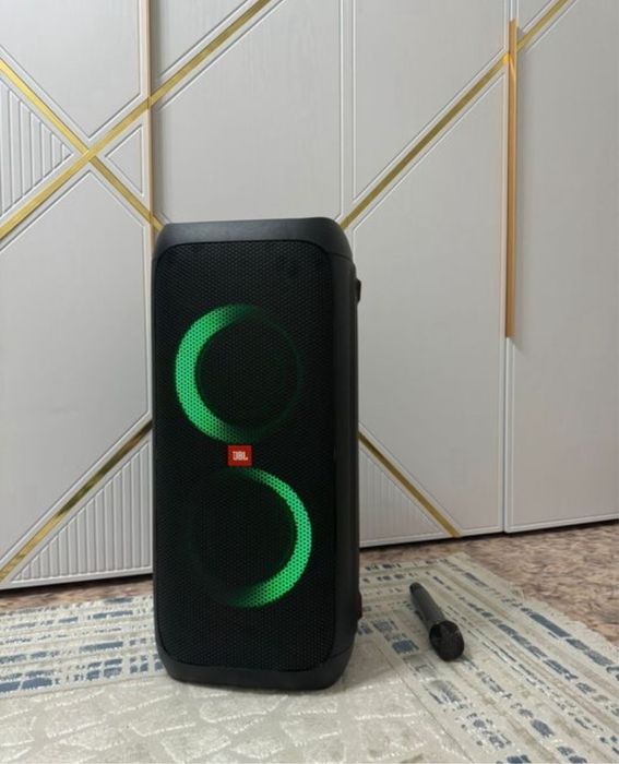 Прокат топовой музыкальной колонки аренда караоке микрафон калонка