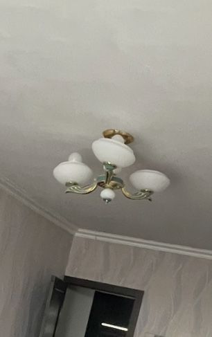 Продается люстры