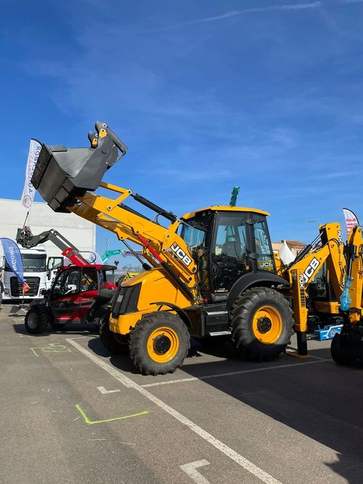 Inchiriez buldoexcavator, inchiriez, miniexcavator, Manitou, incarcato