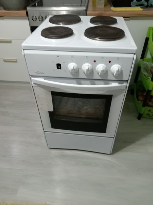 Продам электрическую плиту в хорошем состояний, духовка