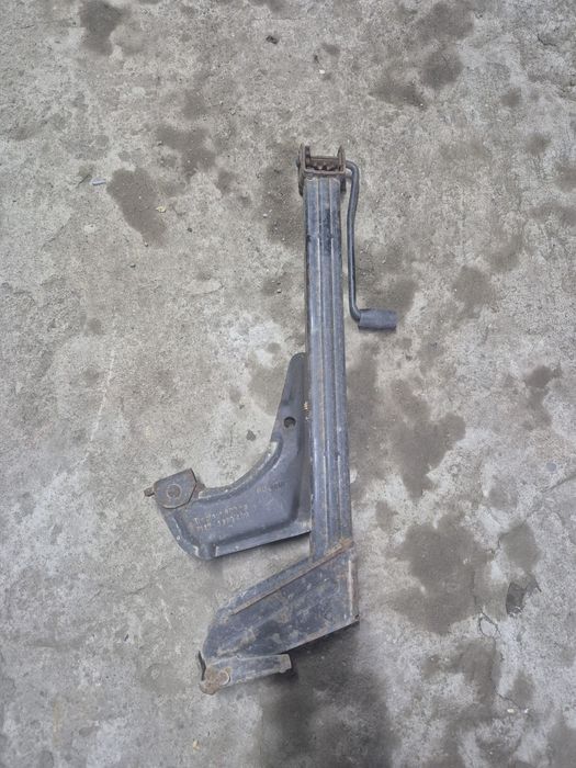 Домкрат BMW E34 родной