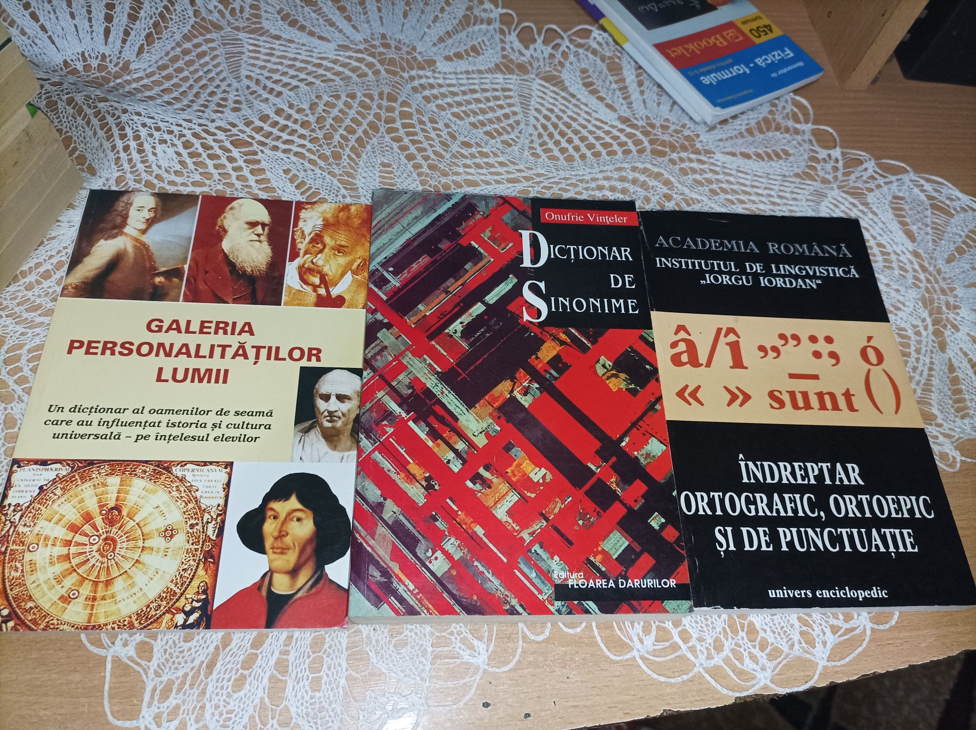 Lot dictionare Limba romana + 2 memoratoare matematica si fizica