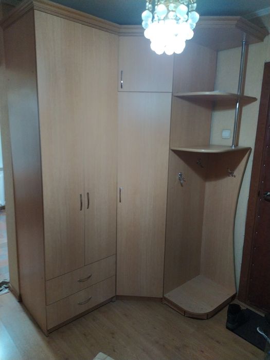 Шкаф угловой в прихожую б/ у