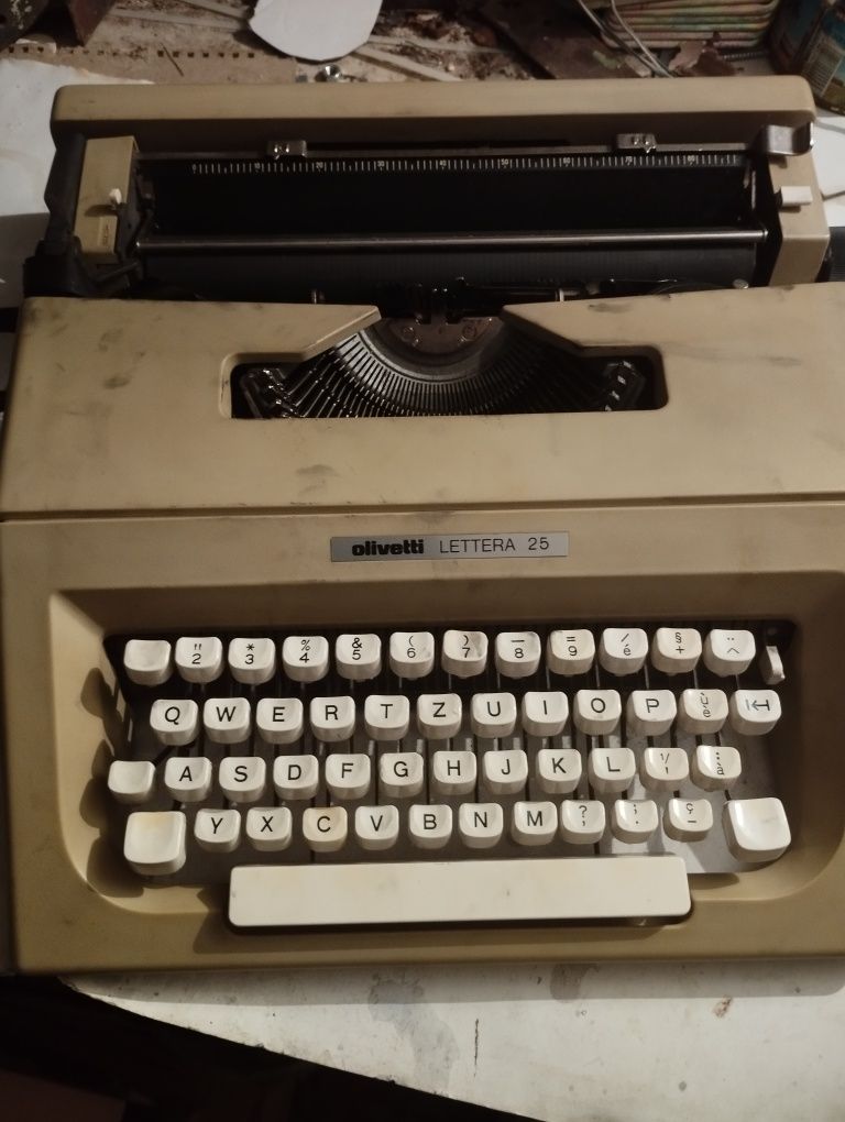 Mașină de scris olivetti letera 25+