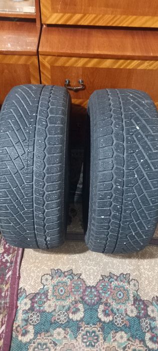 Шины зимние комплект .