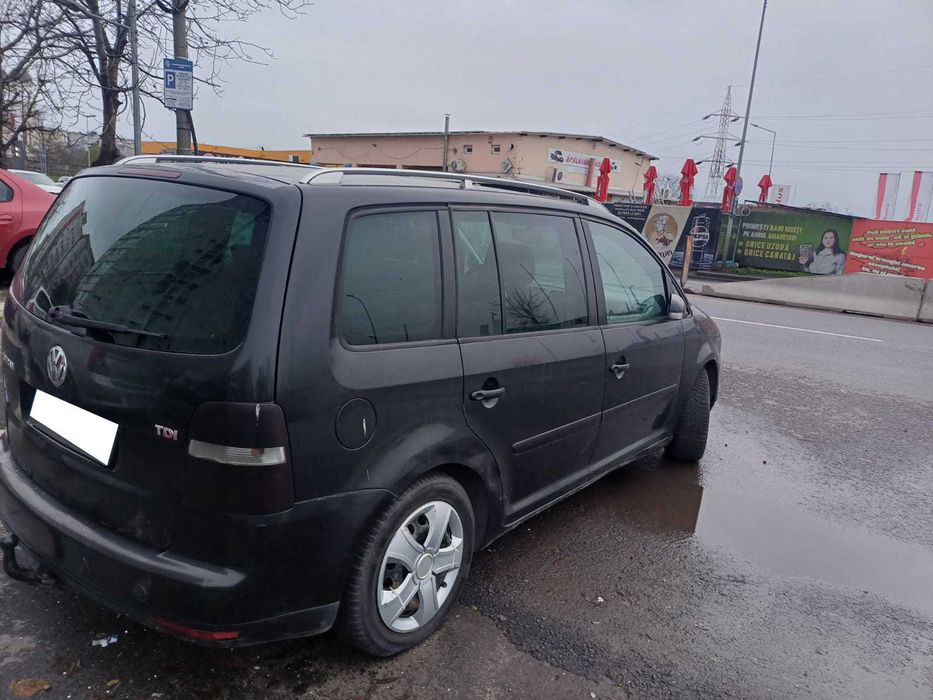 Volkswagen Touran 2.0 TDI (136 CP) 2004, 7 locuri