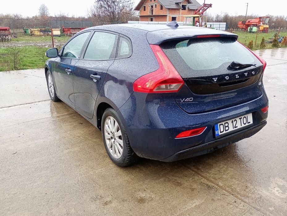 Vând Volvo v 40 d2