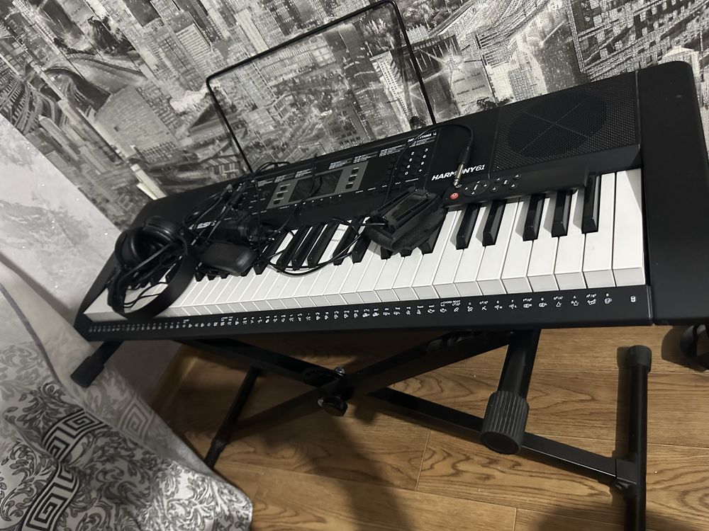 Продаю синтезатор harmony 61
