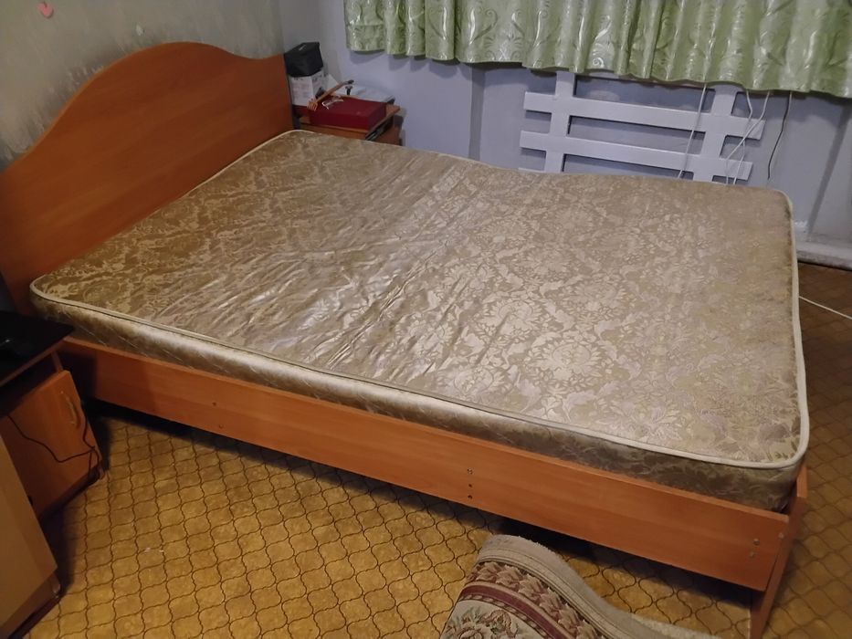 Кровать 2-х спальная с матрасом б/у не дорого