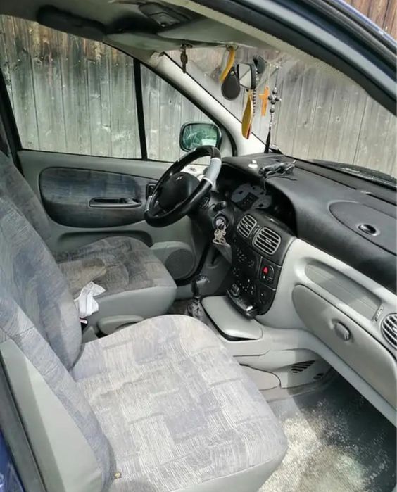 Vind renault scenic rx4