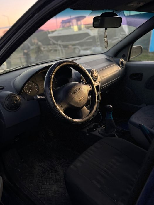 Dezmembrez Dacia Logan 1