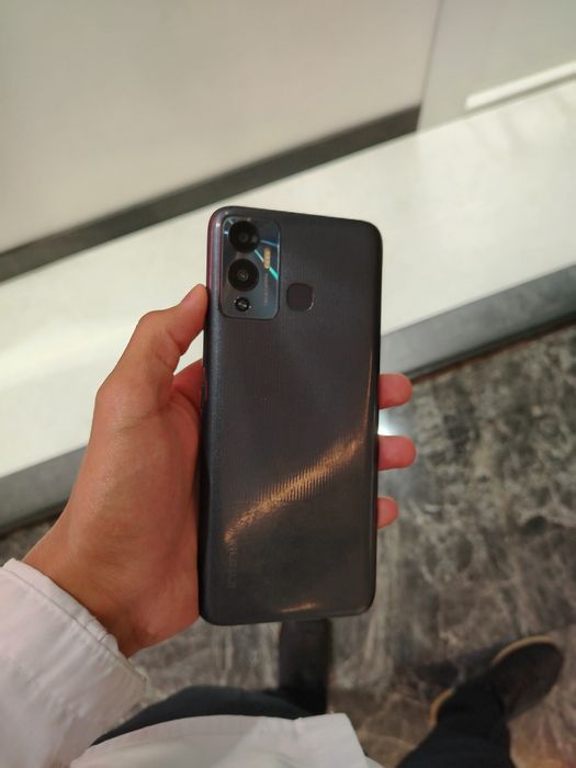 Infinix Hot 12 Play 128 GB экран идеал, батарея держит 2 дня
