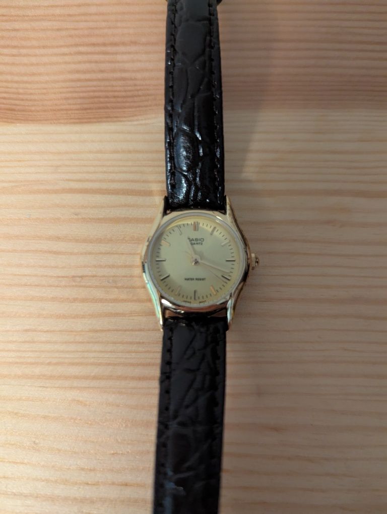 Дамски часовник Casio