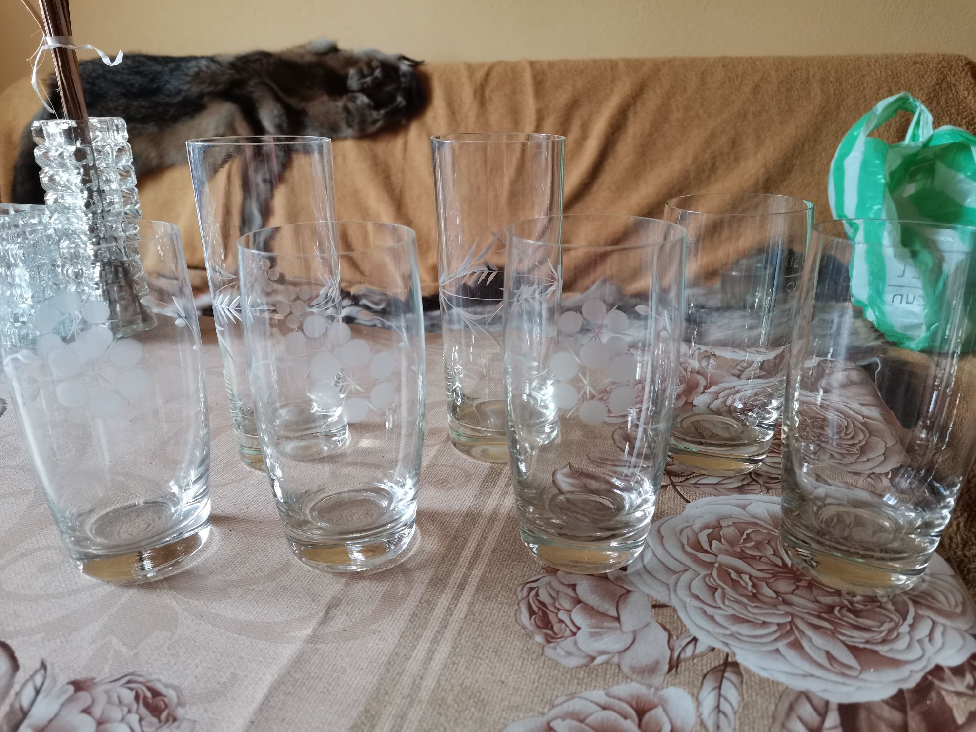 Комплект чаши различни