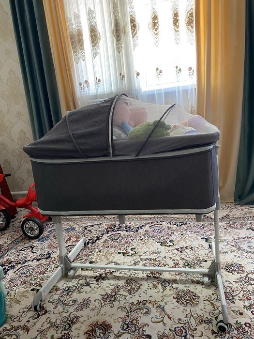 Приставная люлька-манеж.