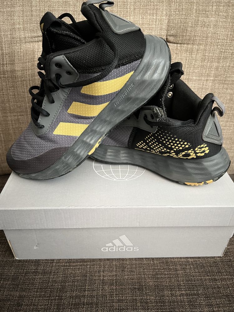 Маратонки adidas 38 номер