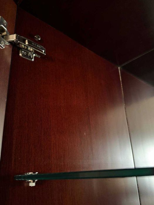 Шкаф (сервант) из натурального дерева в отличном состоянии