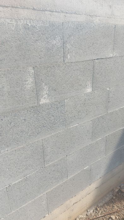 Vand 100 boltari Petra pentru zidarie