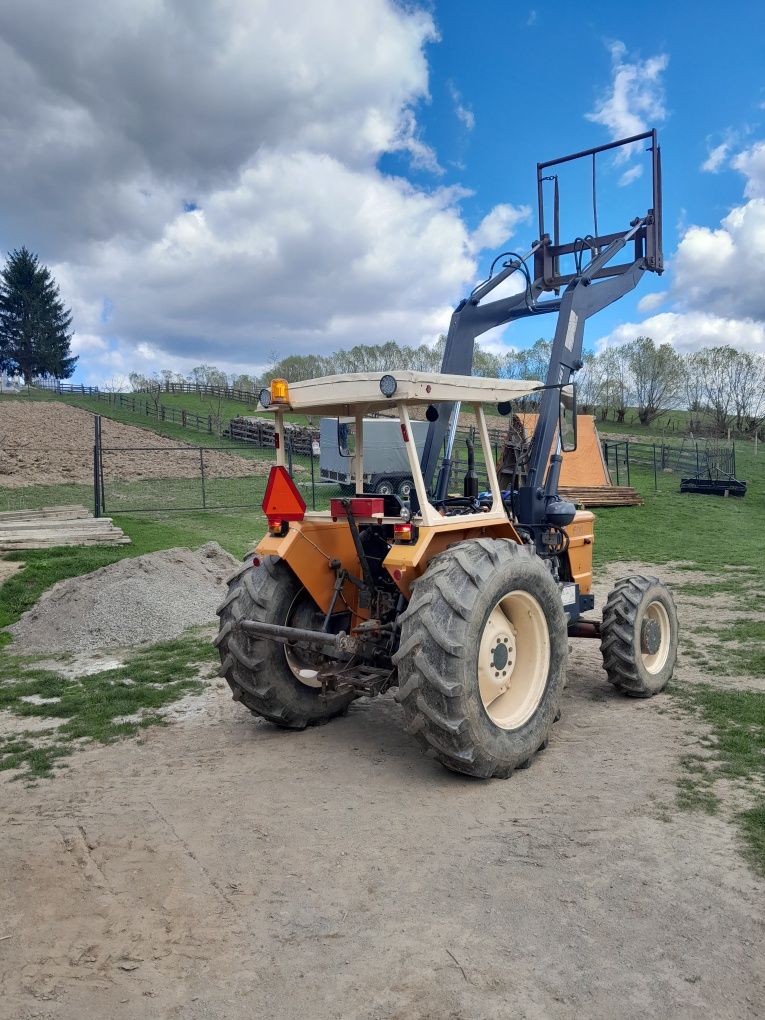 Vând tractor Fiat 600,640 Dtc 4x4 si încărcător frontal