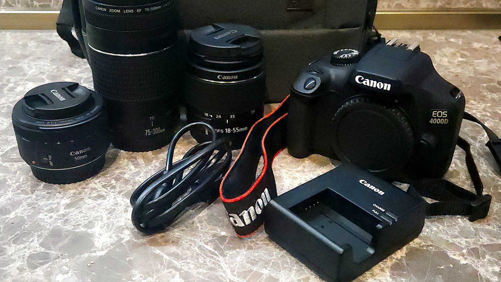 Canon EOS 4000D + обектив EF-S 18-55mm, EF-S 75-300mm, EF-S 50mm