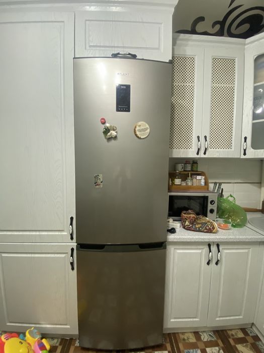 Большой и маленький холодильник