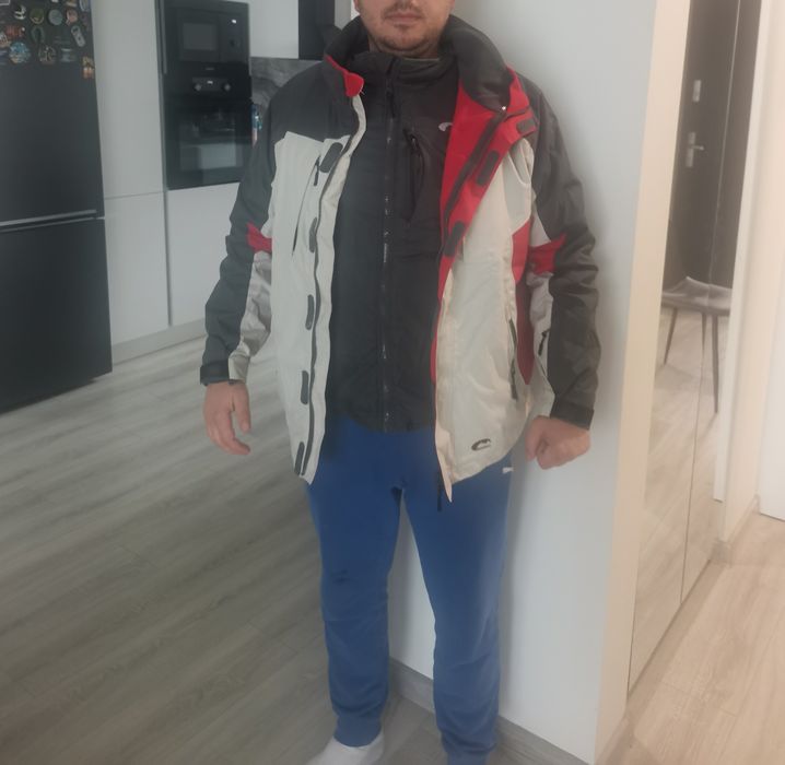 Vand geaca schi iarna