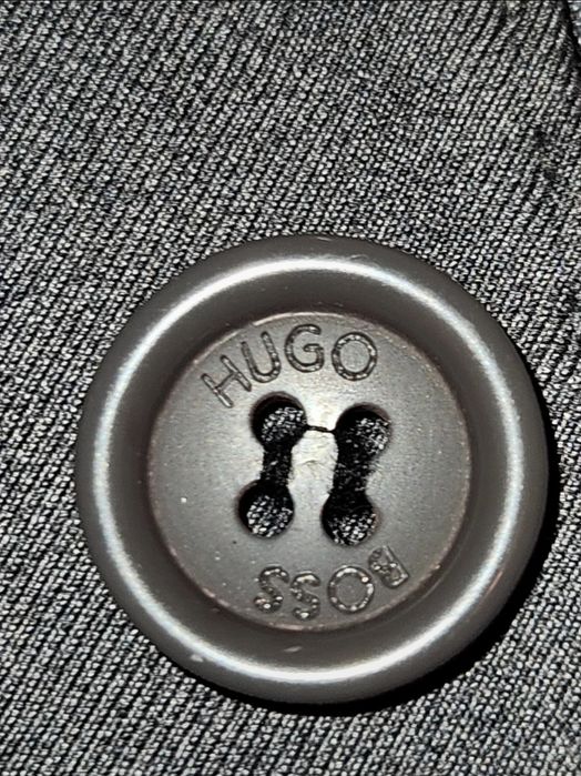 Vand costum barbatesc Hugo Boss 50 impecabil