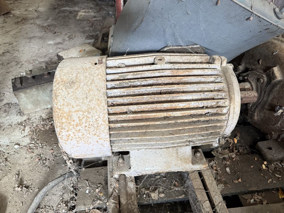 Vand motoare trifazice diferite puteri