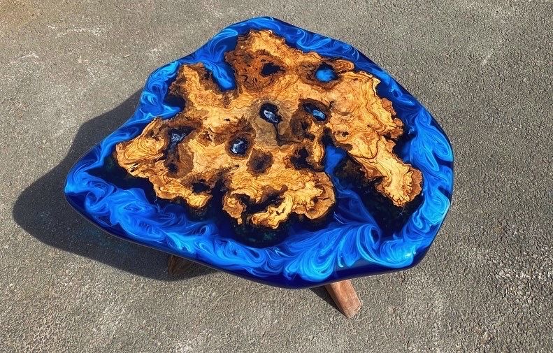 masa cafea rasina epoxidica si lemn masiv