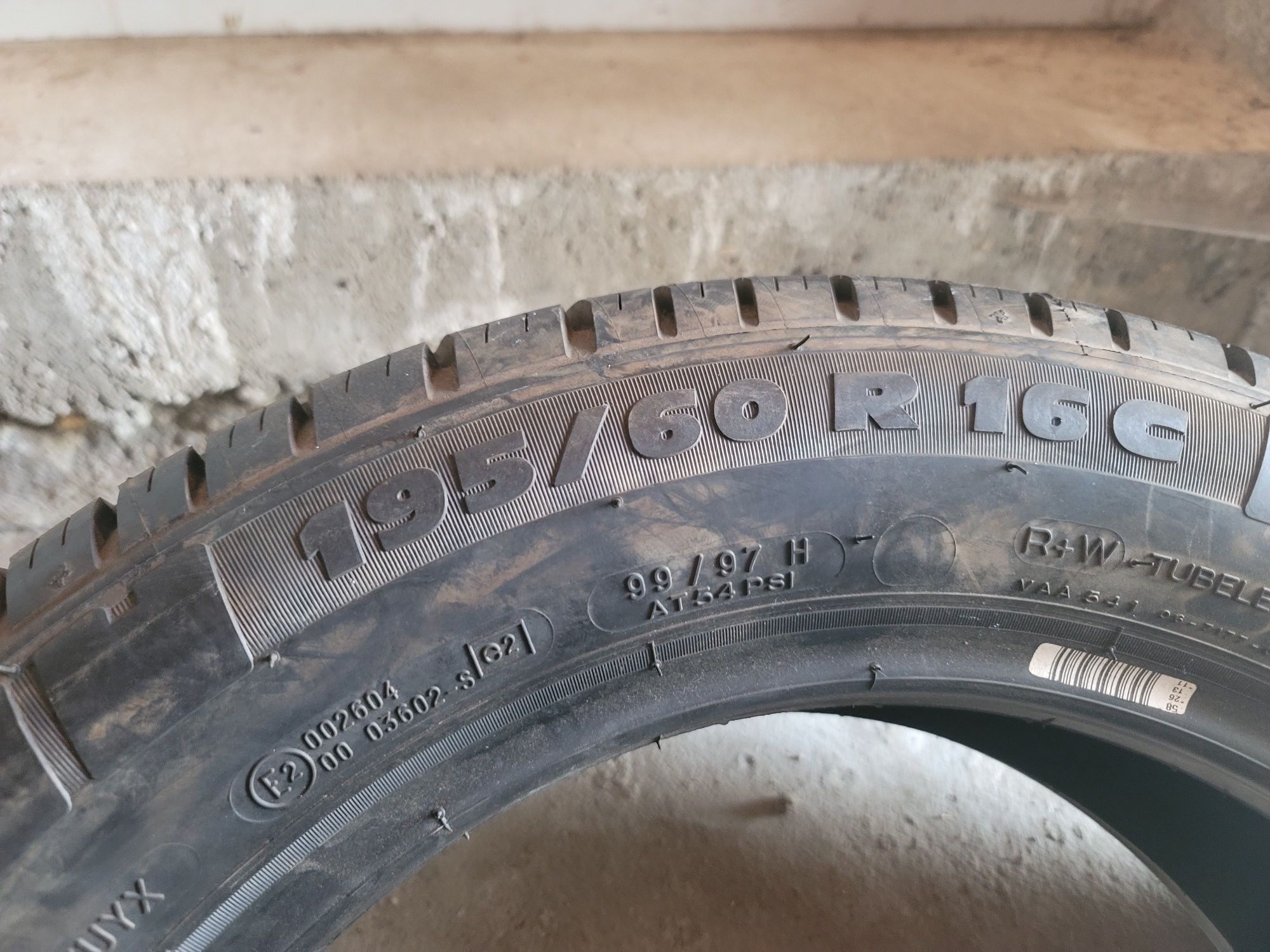 Гуми 195/60/16 С нови със стар дот.Michelin