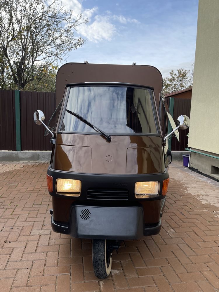 Piaggio Ape Prosecco Van