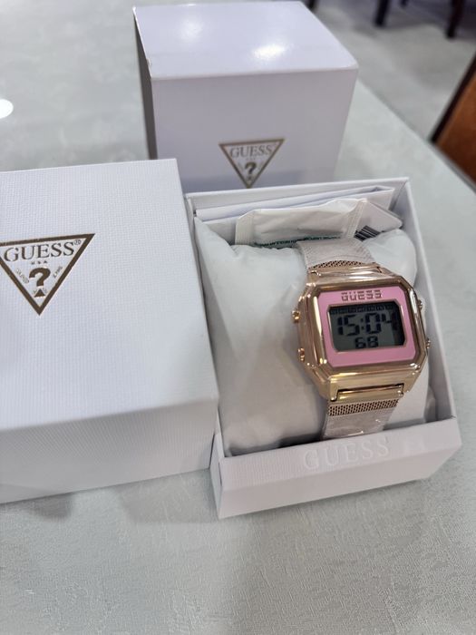 Часовник guess casio