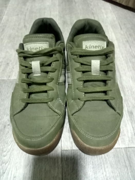 Продам кроссовки Kinetix размер 41 made in Turkey в хорошем состоянии.