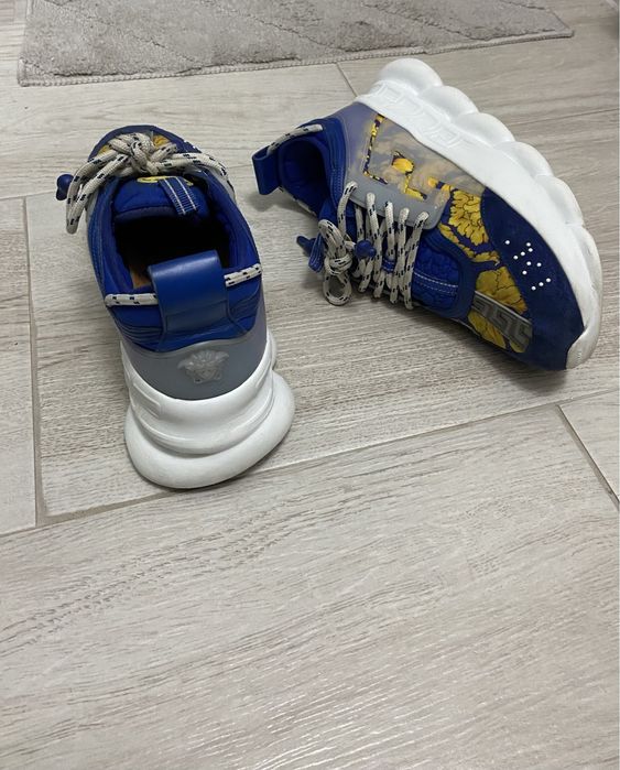 Versace chain reaction