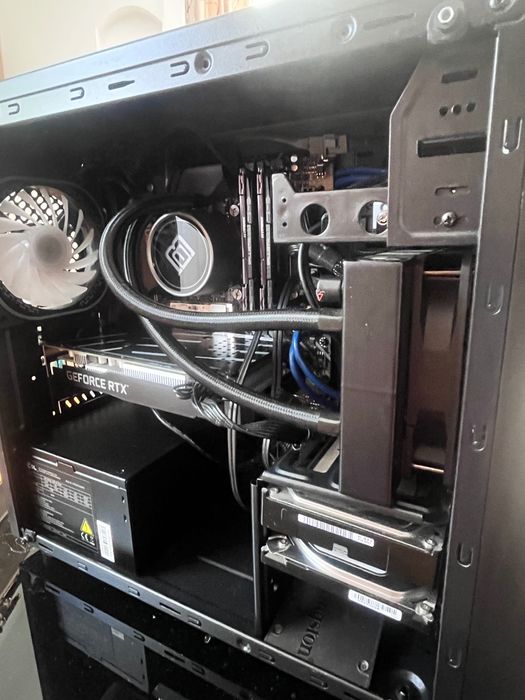 Oferta PC Gaming RTX 2060 OC 6gb + i5 8600k 32Gb ram + 2 Monitoare