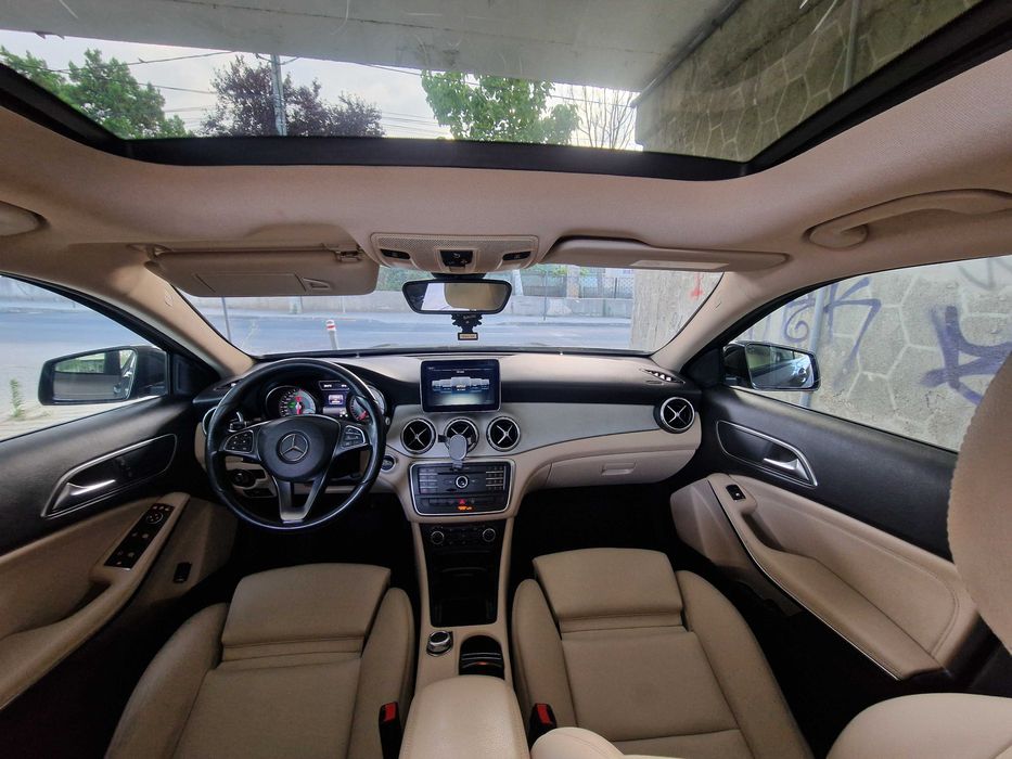 Mercedes-Benz GLA 200D 2017 Automat,Panoramic,Camera,Piele Crem