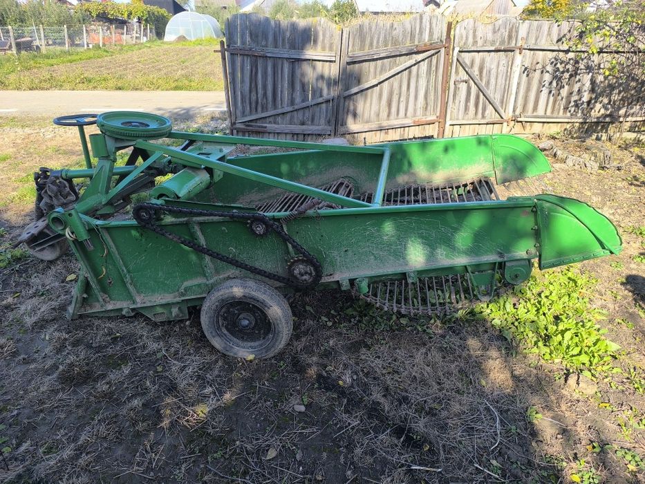 Mașină scos cartofi 2 rânduri , stare perfecta