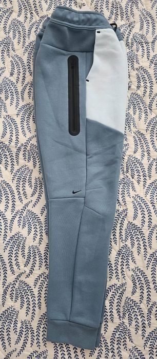 Оригинално ново детско долнище Nike Tech Fleece