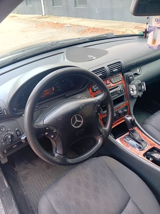 Vând Mercedes-Benz C220