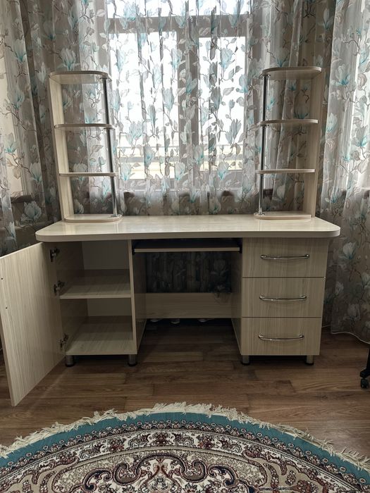 Рабочий стол  в белом цвете