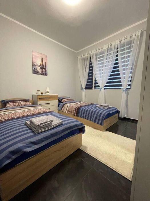 Дава се под наем Тристаен апартамент в Бургас, Център - 85 кв.м за 612 € - Снимка #4