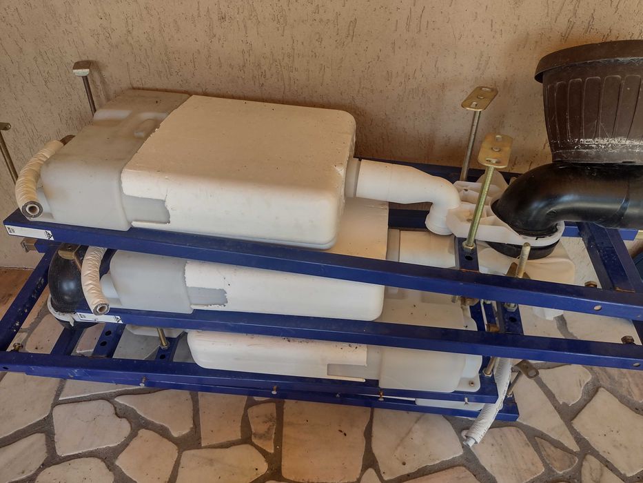 Vând 4  suporti toaleta incastrabili